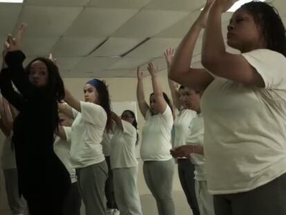 Una clase de psicoballet en el Complejo de Rehabilitación para Mujeres en Bayamón, Puerto Rico.