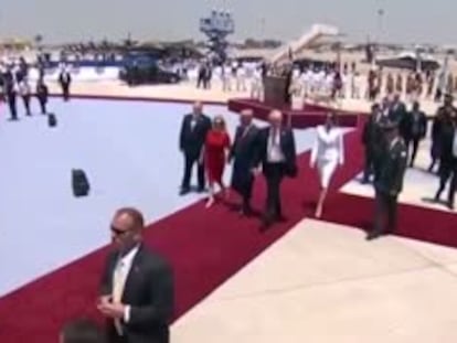 Melania rechaza dar la mano a Trump a su llegada a Israel