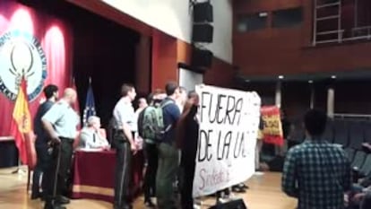 15 falangistas irrumpen en un acto con los titiriteros al grito de “fuera proetarras de la universidad”