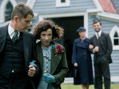 Ethan Hawke y Sally Hawkins, en 'Maudie'.