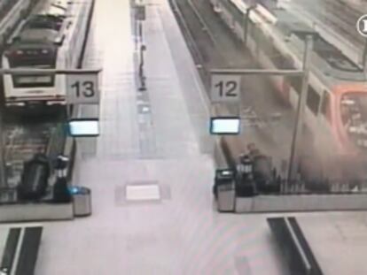 Així va ser l’accident del tren de Rodalies a l’estació de França