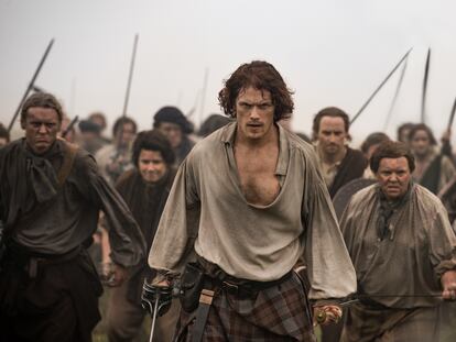 Sam Heughan caracterizado como Jamie Fraser en la tercera temporada de 'Outlander'.