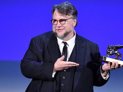 Guillermo Del Toro con el León de Oro por 'La forma del agua'.