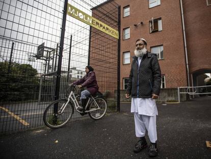 Muhammad Aslam, a las puertas de uno de los guetos más famosos de Copenhague.