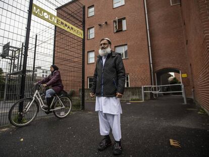 Muhammad Aslam, a las puertas de uno de los guetos más famosos de Copenhague.