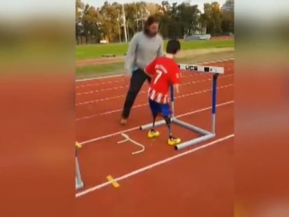 Manu, el niño que conmovió a Griezmann, cumple su sueño en el Metropolitano