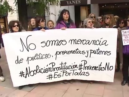 Manifestación frente a la Audiencia Nacional durante el juicio contra el sindicato OTRAS (Organizacion de Trabajadoras sexuales). En vídeo, falta de entendimiento entre defensoras de la prostitución y feministas.