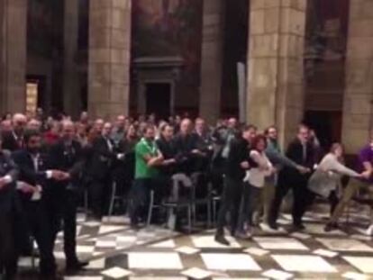 Quim Torra canta ‘L’hora dels adeus’ en un acte d’homenatge als esplais