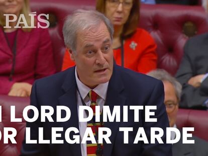 Un lord dimite “por vergüenza” tras llegar dos minutos tarde al Parlamento británico