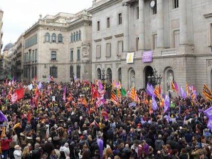 Protestas y piquetes en el centro de Barcelona este jueves por la mañana.