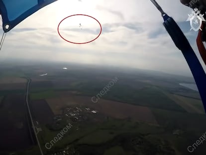 Dos deportistas mueren en Rusia al enredarse sus paracaídas en el aire