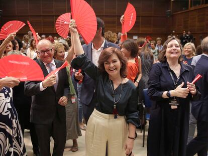 La vicepresidenta del Gobierno, Carmen Calvo (centro), tras el acto en el que el festival de San Sebastián firmó la 'Carta por la paridad y la inclusión'.