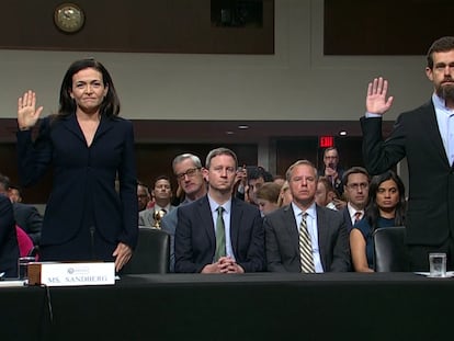 La directora de operaciones de Facebook, Sheryl Sandberg, y el director general de Twitter, Jack Dorsey, comparecen ante el Congreso de Estados Unidos.