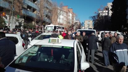 Concentración de taxistas en Madrid contra las VTC.