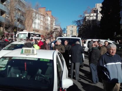 Concentración de taxistas en Madrid contra las VTC.
