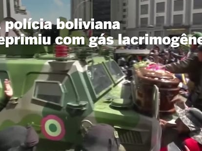 Polícia da Bolívia reprime uma marcha que levava caixões de manifestantes