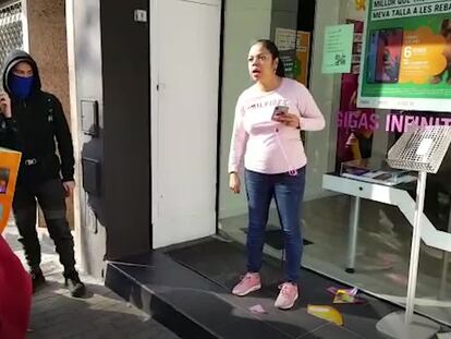 Una comerciante embarazada se enfrenta a los piquetes de los CDR en Barcelona.