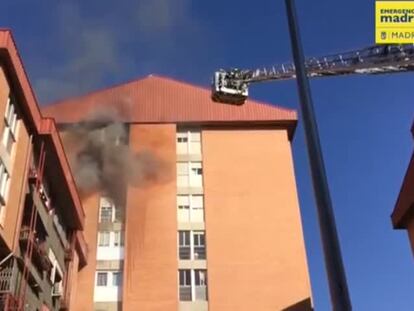 Un hombre y sus dos perros mueren en el incendio de una vivienda en Villa de Vallecas