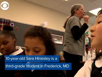 Una niña de 10 años que nació sin manos gana un concurso de escritura