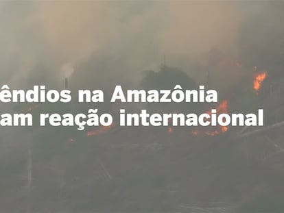 Uma coluna de fumaça emana de dentro da Amazônia brasileira.
