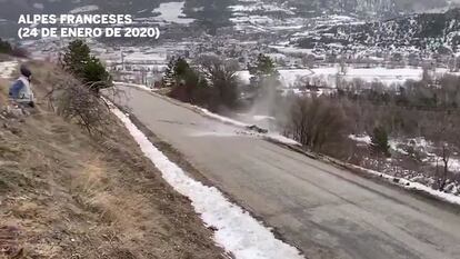 En vídeo, instante en que el automóvil vuelca.