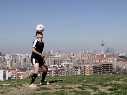 Paloma Pujol recrea los mejores regates de la historia de LaLiga.