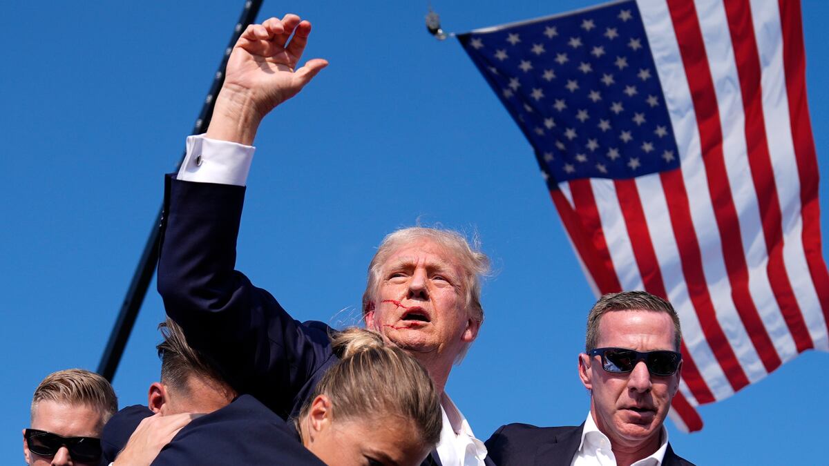 EE UU | Donald Trump evacuado por posible atentado