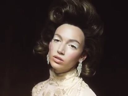 Eduardo Casanova, Úrsula Corberó y joyas de Bulgari en el nuevo vídeo de C. Tangana