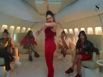 Reggaeton, logos y tortilla de patata: así es el nuevo videoclip de Rosalía con J Balvin