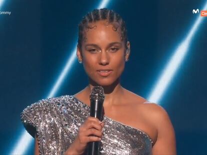 El emotivo homenaje de Alicia Keys a Kobe Bryant en los Grammy