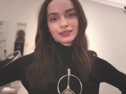 «¡Me obligó a crearme un perfil en Instagram!»: la modelo Luma Grothe se sincera para Paco Rabanne