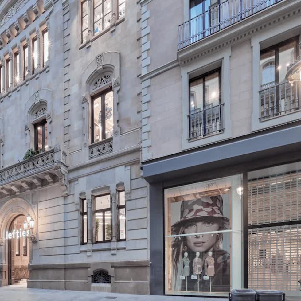 Centro Comercial Tienda Lefties Ropa Ir De Compras Para Disfrutar