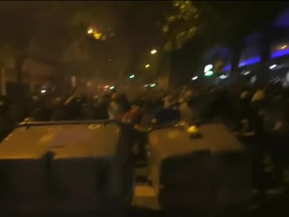 Primeros enfrentamientos entre los manifestantes y los Mossos