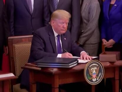 EE UU y China firman la primera fase del acuerdo comercial