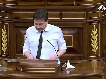 Podemos llama a “correr a gorrazos” al gobernador del Banco de España por su informe sobre el SMI