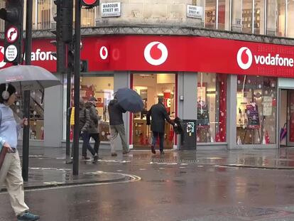 Vodafone se desploma en Bolsa tras rebajar sus previsiones