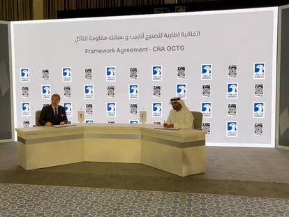 Firma del contrato entre Tubacex y la Compañía Nacional de Petróleo de Abu Dabi.