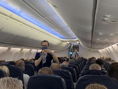 Pasajeros del primer vuelo de TUI desde Düsseldorf (Alemania) a Palma de Mallorca, el pasado 16 de junio.