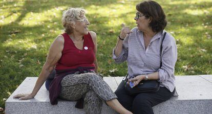 Manuela Carmena y la delegada de Medio Ambiente y Movilidad, In&eacute;s Saban&eacute;s. 