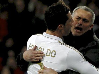 Mourinho celebra un gol de Ronaldo.