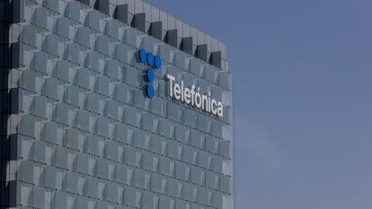 Fachada de la sede de Telefónica, en Madrid, a 22 de julio de 2022.