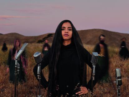 La rapera Sonita Alizadeh, fotografiada por Emmanuel Lubezki para el calendario Lavazza 2022 I Can Change the World (Puedo cambiar el mundo).