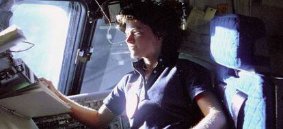 Sally Ride, a bordo del Challenger.