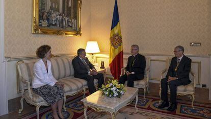 Àngel Ros en un acte com a ambaixador d'Espanya amb el bisbe d'Urgell.