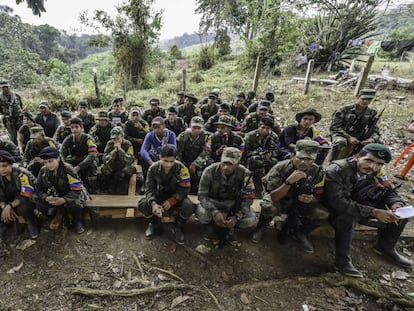 Guerrilleros de las FARC en un campamento en las montañas colombianas, durante el proceso de paz , el 18 de febrero de 2016.