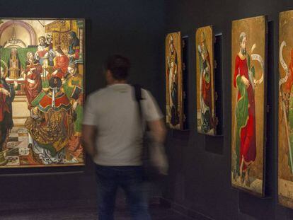 A la izquierda, 'Jesús entre los doctores de la iglesia', del retablo mayor de Sijena, ahora en Lleida. 