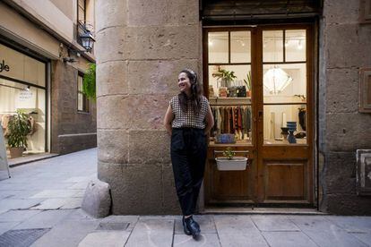 Susana Rey, dueña de la tienda Colmado, en el barrio del Born de Barcelona.
