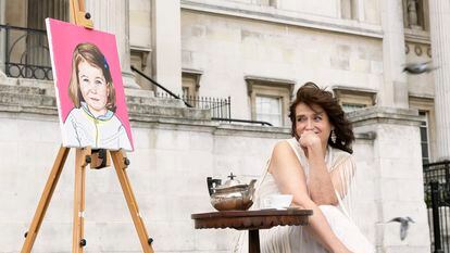 La artista Mercedes Carbonell fotografiada frente a la National Gallery de Londres.