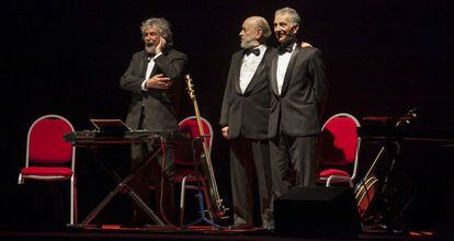 Tres de los componentes de Les Luthiers, ayer en el espectáculo.