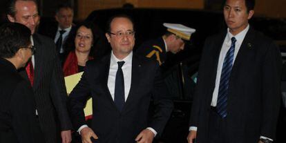 El presidente francés François Hollande (c), este viernes en Shanghái.